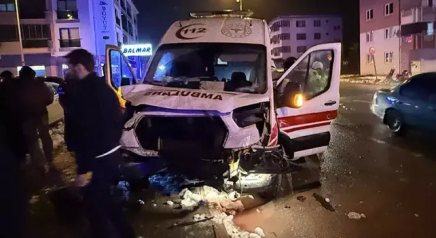 Ambulans ile Otomobil Çarpıştı: 7 Yaralı